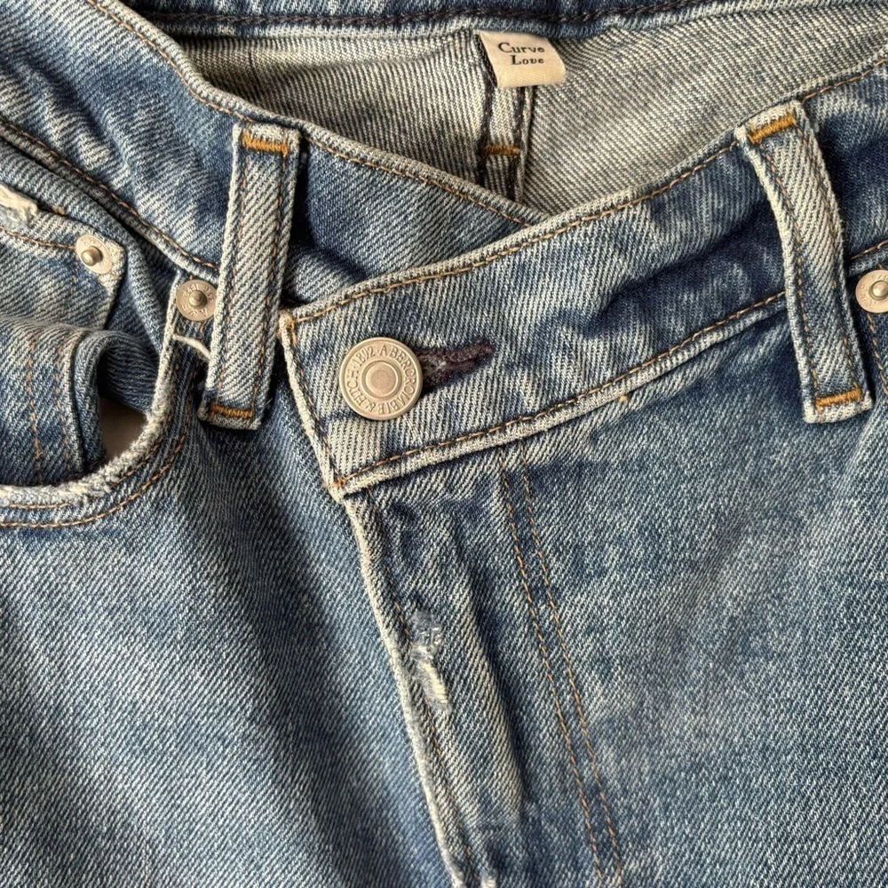 Abercrombie & Fitch | 90’s Straight Ultra High Rise Jean Size 26 / 2R Curve Love - Picture 7 of 12